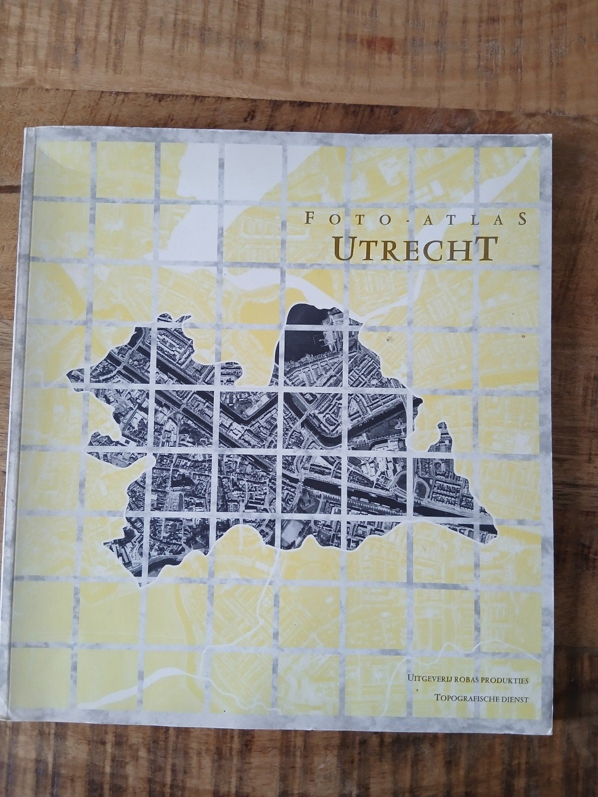 Foto-Atlas Utrecht - Robas Produkties Topografische Dienst, Boeken, Overige atlassen, Ophalen of Verzenden, Zo goed als nieuw