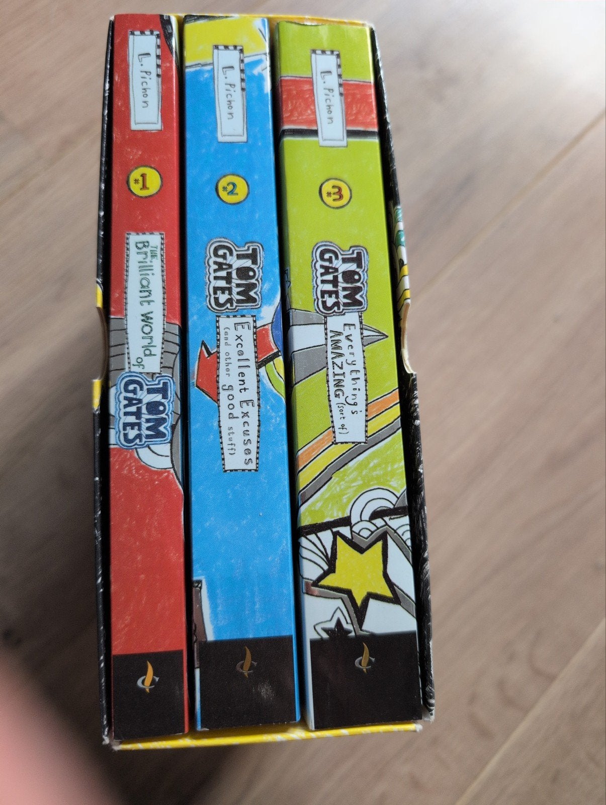 Tom Gates Box Set - Boeken 1, 2 en 3 (Engels), Ophalen of Verzenden, Zo goed als nieuw, L. Pichon, Fictie