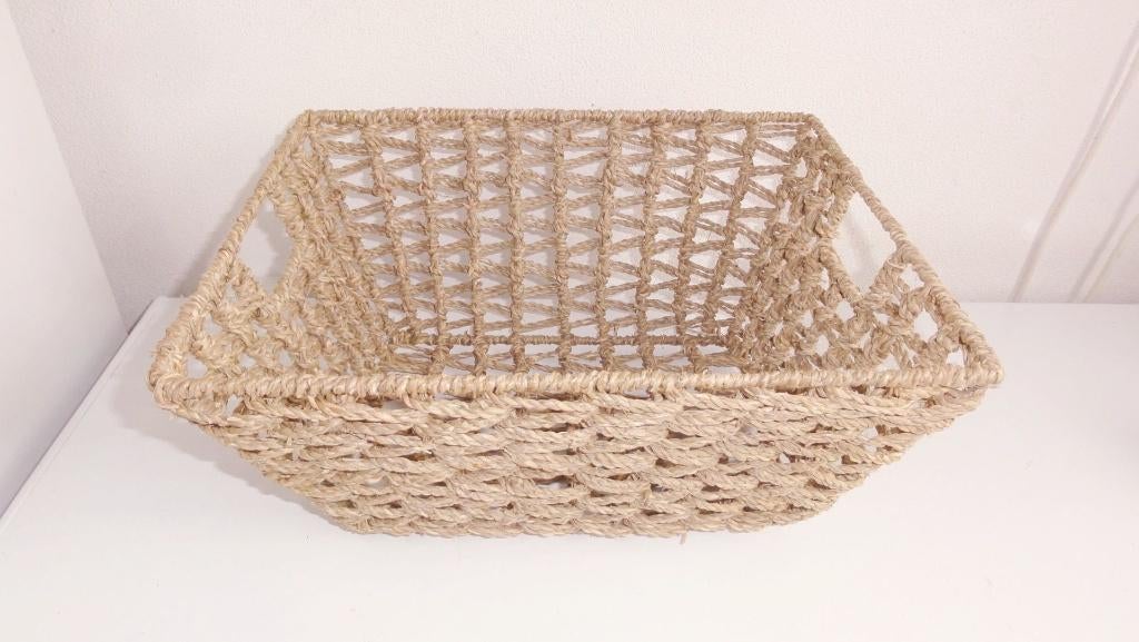 Mandjes van touw en pitriet, Huis en Inrichting, Woonaccessoires | Schalen en Manden, Gebruikt, Mand, Ophalen of Verzenden, Riet