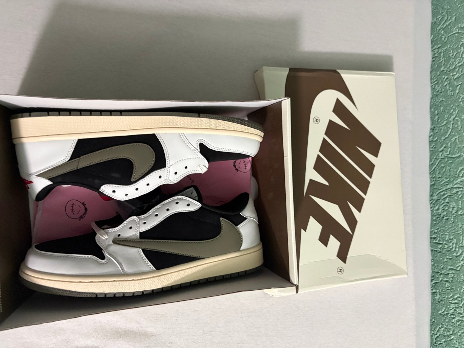 Nike Travis Scott sneakers maat 45 - Gloednieuw met doos, Kleding | Heren, Verzenden, Nieuw, Zwart, Sneakers of Gympen