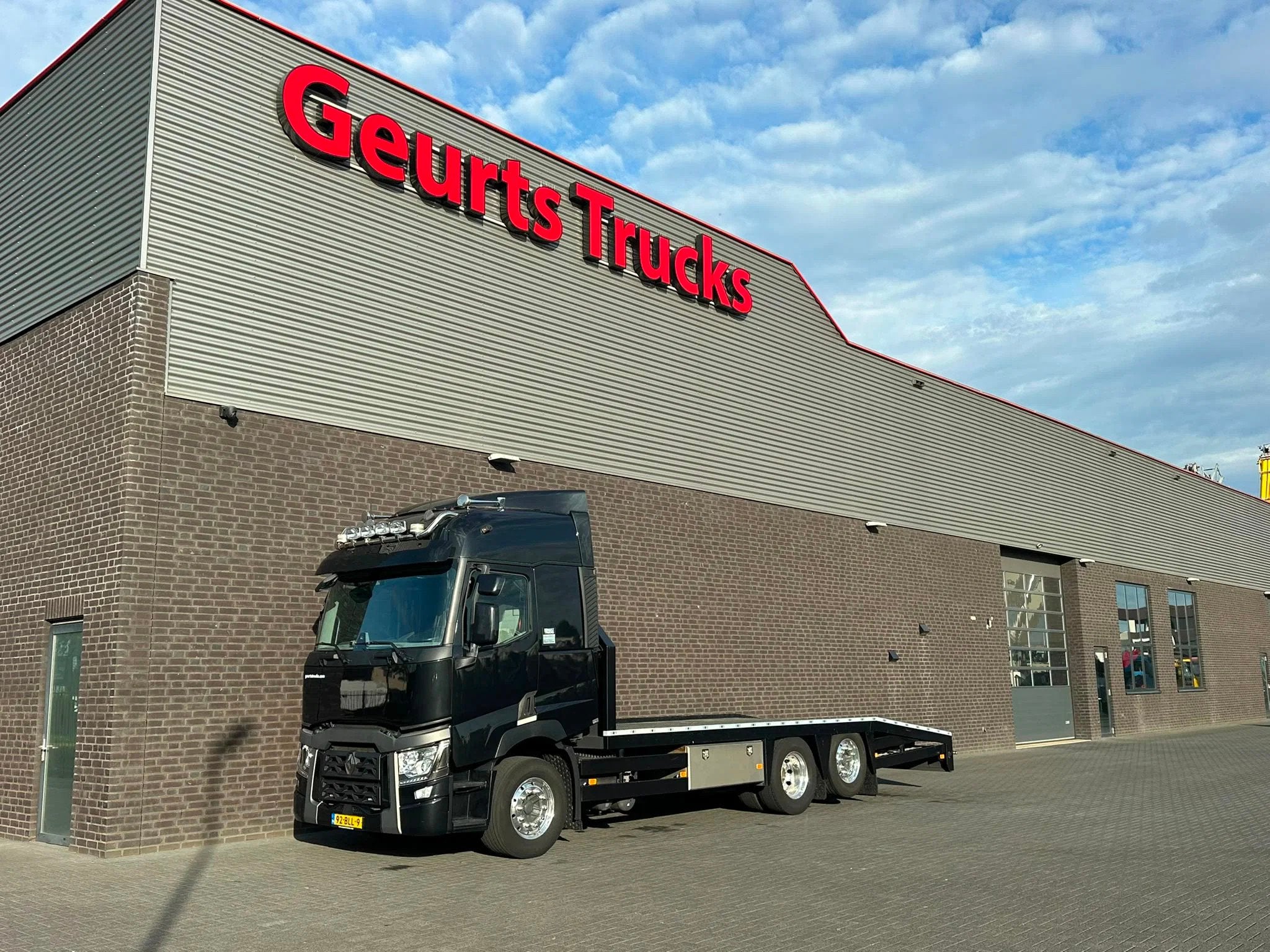 Renault T440 6X2 OPRIJWAGEN/MACHINERYTRANSPORTER/MACHINETAXI, Automaat, Euro 6, Zwart, Origineel Nederlands
