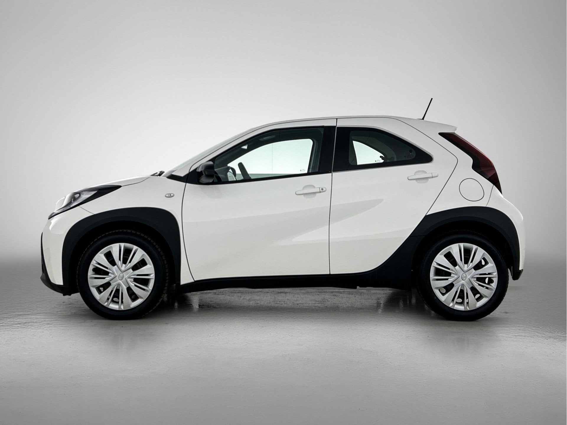 Toyota Aygo X 1.0 VVT-i MT Play | Airco | Achteruitrijcamera, 12 maanden, Stof, Gebruikt, Euro 6