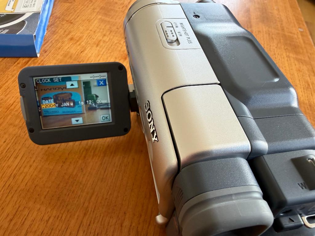 NIEUWE SONY DCR-TRV460 Handycam Digital 8, NTSC (niet PAL), 20x of meer, Ophalen of Verzenden, Sony, Camera