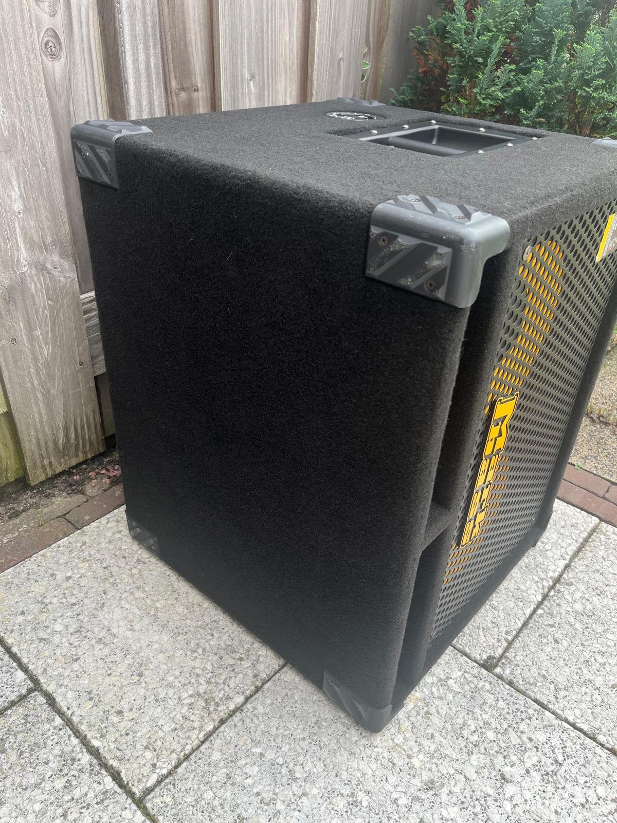 Foto 7 van Markbass 102 HF Std Cabinet met Hotcovers hoes (nieuwstaat).