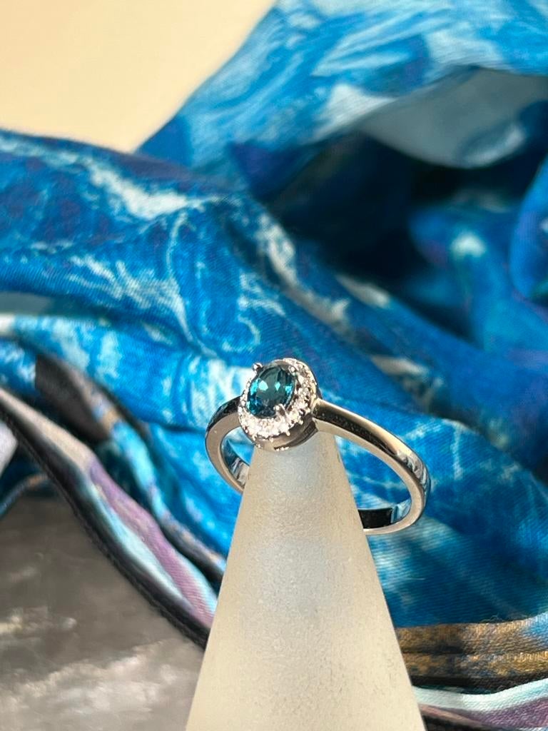 Topaas London blue beschermt intuïtie geluk zeldzaam uniek, Blauw, Nieuw, Ophalen of Verzenden, 17 tot 18