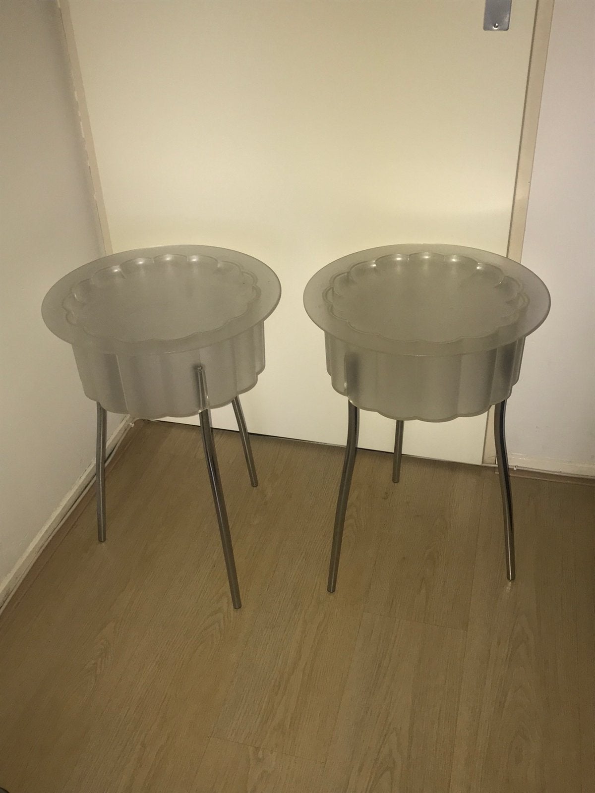 Tot Vrijdag ophalen 2 hatten bijzettafel bloem 1990, Ophalen, Minder dan 55 cm, Metaal of Aluminium, Rond