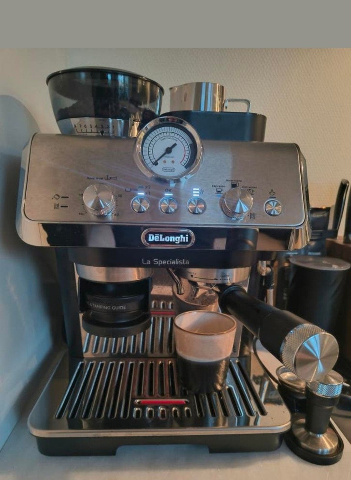 Delonghi La Specialista koffiemachine - Uitstekende staat, Ophalen, Zo goed als nieuw, Espresso apparaat, Koffiebonen