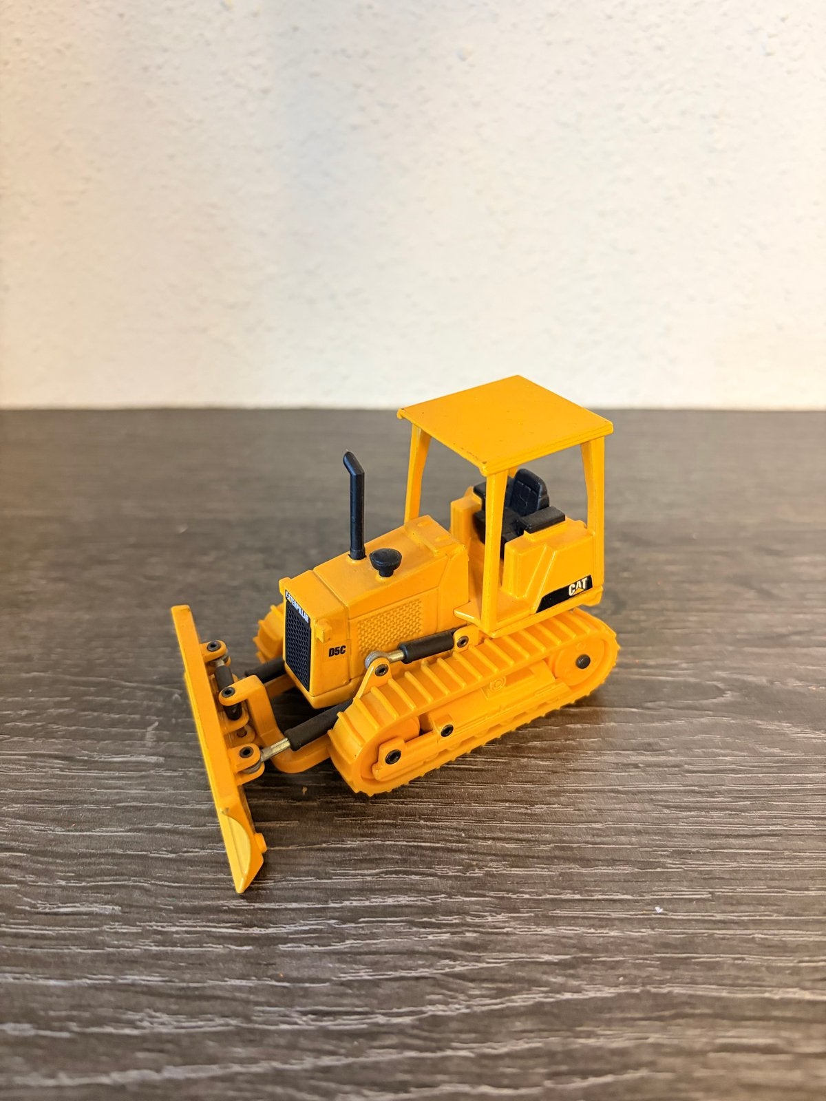 Caterpillar D5C Bulldozer Model - Schaal 1:64, Antiek en Kunst, Antiek | Speelgoed, Ophalen of Verzenden