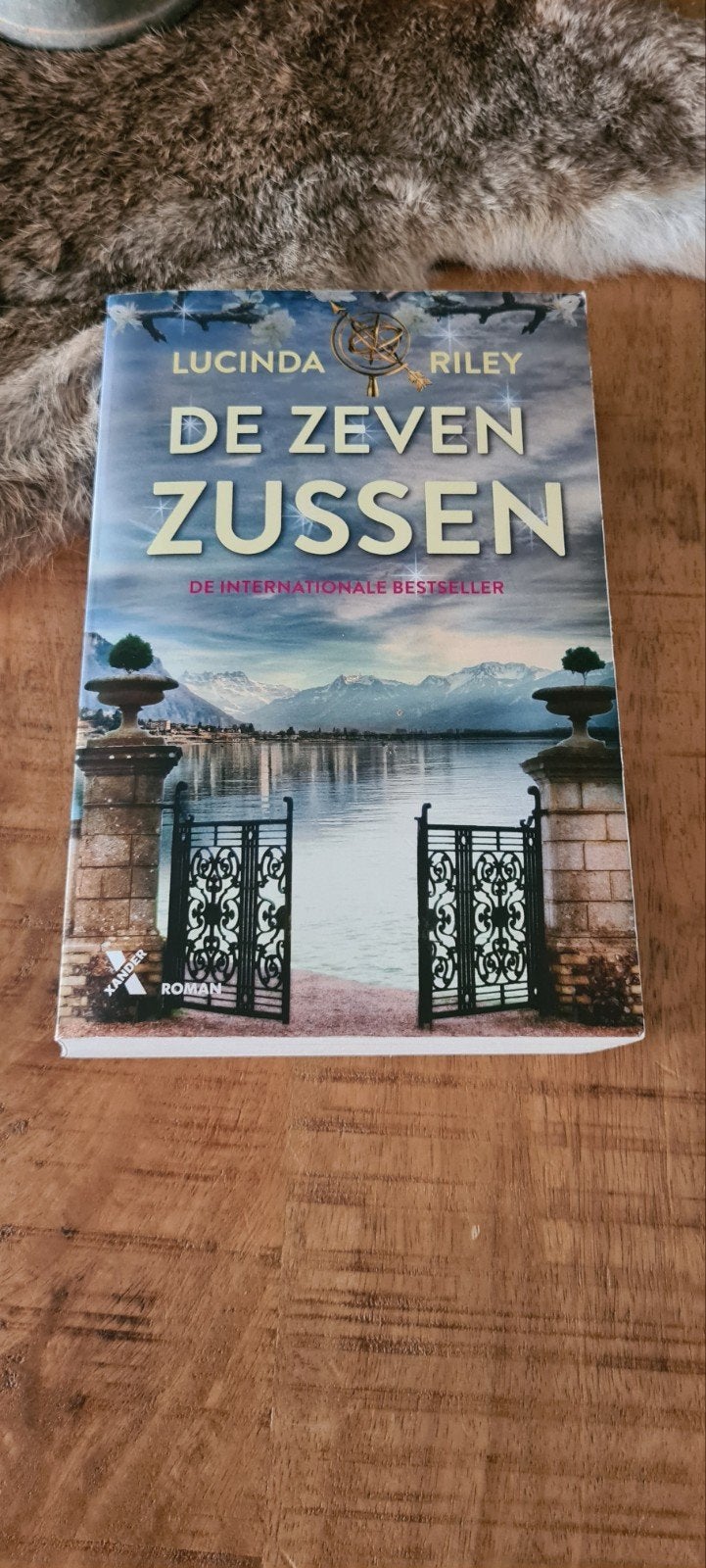 De Zeven Zussen - Lucinda Riley (Internationale Bestseller), Ophalen of Verzenden, Zo goed als nieuw, Lucinda Riley, Nederland