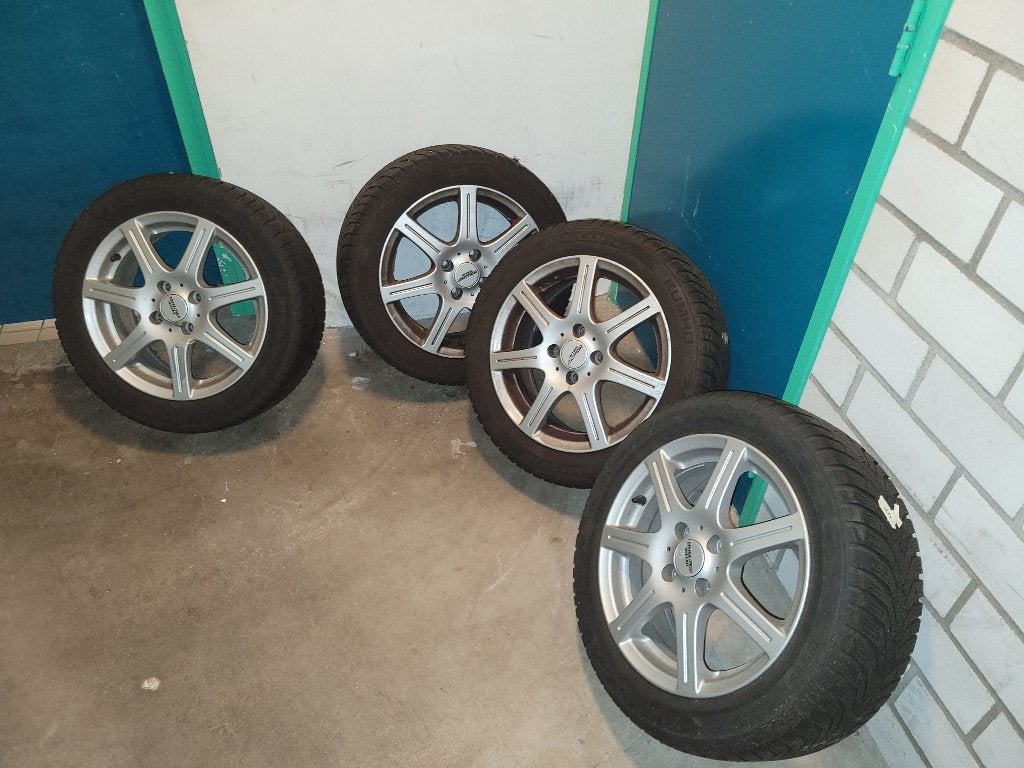 4x Winterbanden 185/55 R15 82T op velg (VW Up, Mii, Citigo), Auto-onderdelen, Ophalen, Gebruikt, 15 inch, Banden en Velgen