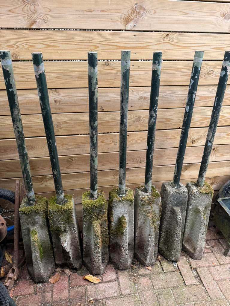 Tekoop beton poeren 7 stuks, Ophalen, Zo goed als nieuw, 250 cm of meer, Palen