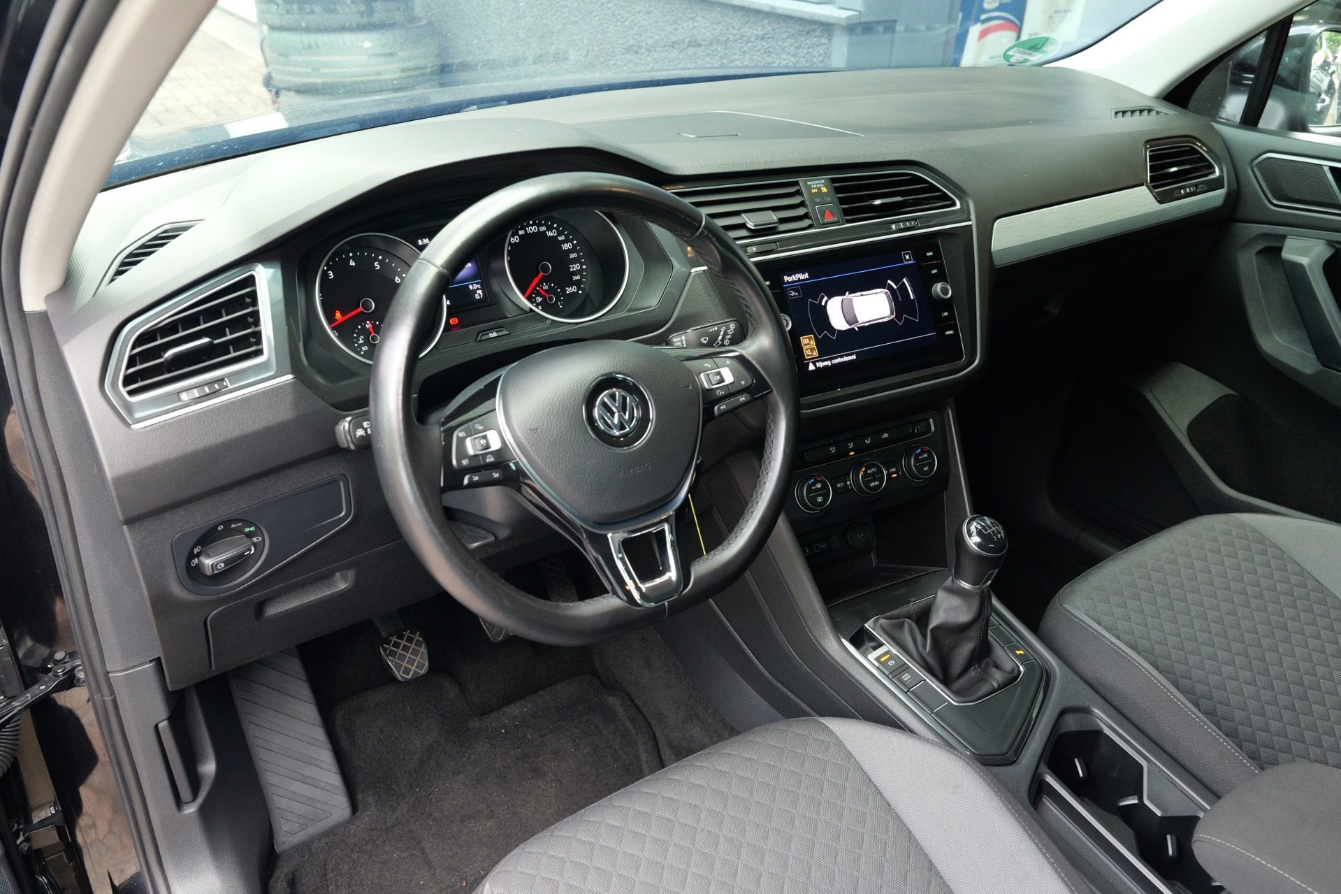 Volkswagen Tiguan 1.4 TSI Comfortline NL-Auto|CarPlay|19 inc, Voorwielaandrijving, Gebruikt, Euro 6, 4 cilinders