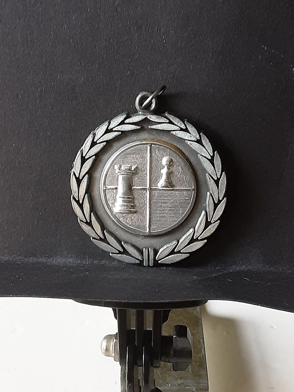 Medaille schaken H.S.C.Elo-stijging 1997, Ophalen of Verzenden, Overige materialen, Nederland