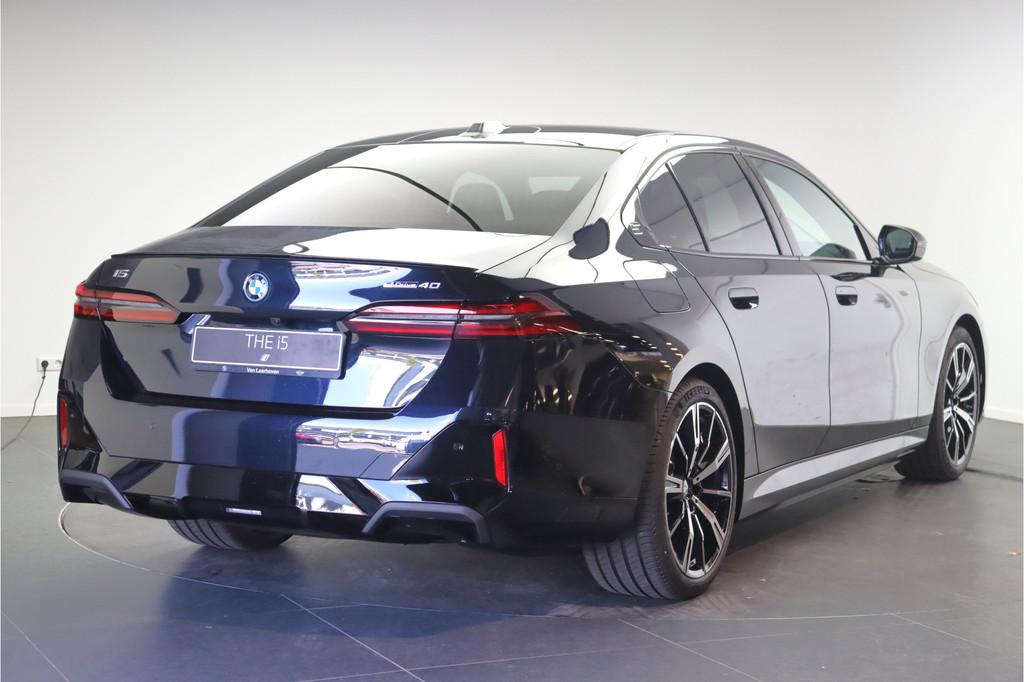 BMW i5 eDrive40 M Sport / Panoramadak / Bowers & Wilkins / A, Auto's, BMW, Automaat, 2095 kg, Achterwielaandrijving, Zwart