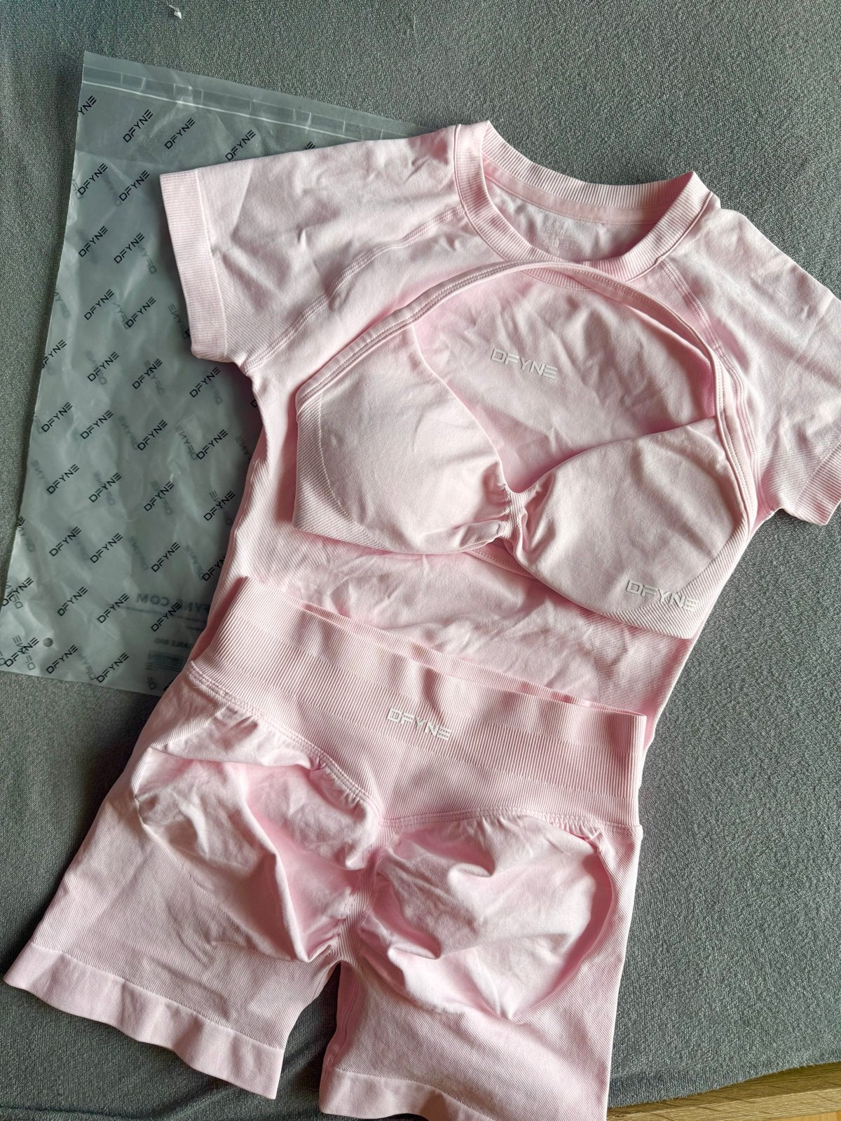 Roze Dryne sportset (topje en korte broek), Ophalen, Nieuw, Armen, Overige typen