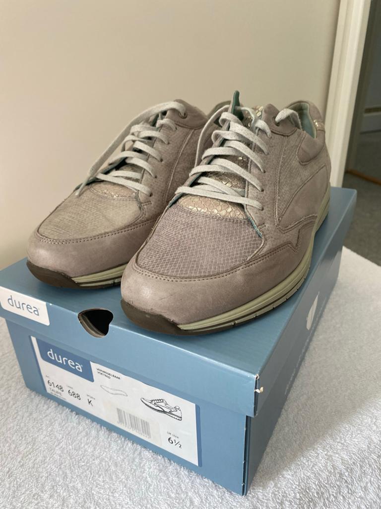 Durea Taupe Sneakers - Maat 6.5 , breedte K, Kleding | Dames, Schoenen, Ophalen of Verzenden, Nieuw, Overige kleuren, Sneakers of Gympen