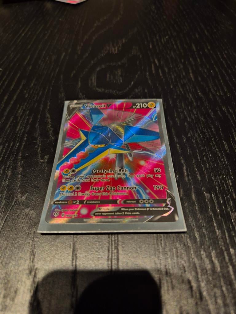 Pokemon kaart, Vikavolt, Ophalen of Verzenden, Zo goed als nieuw