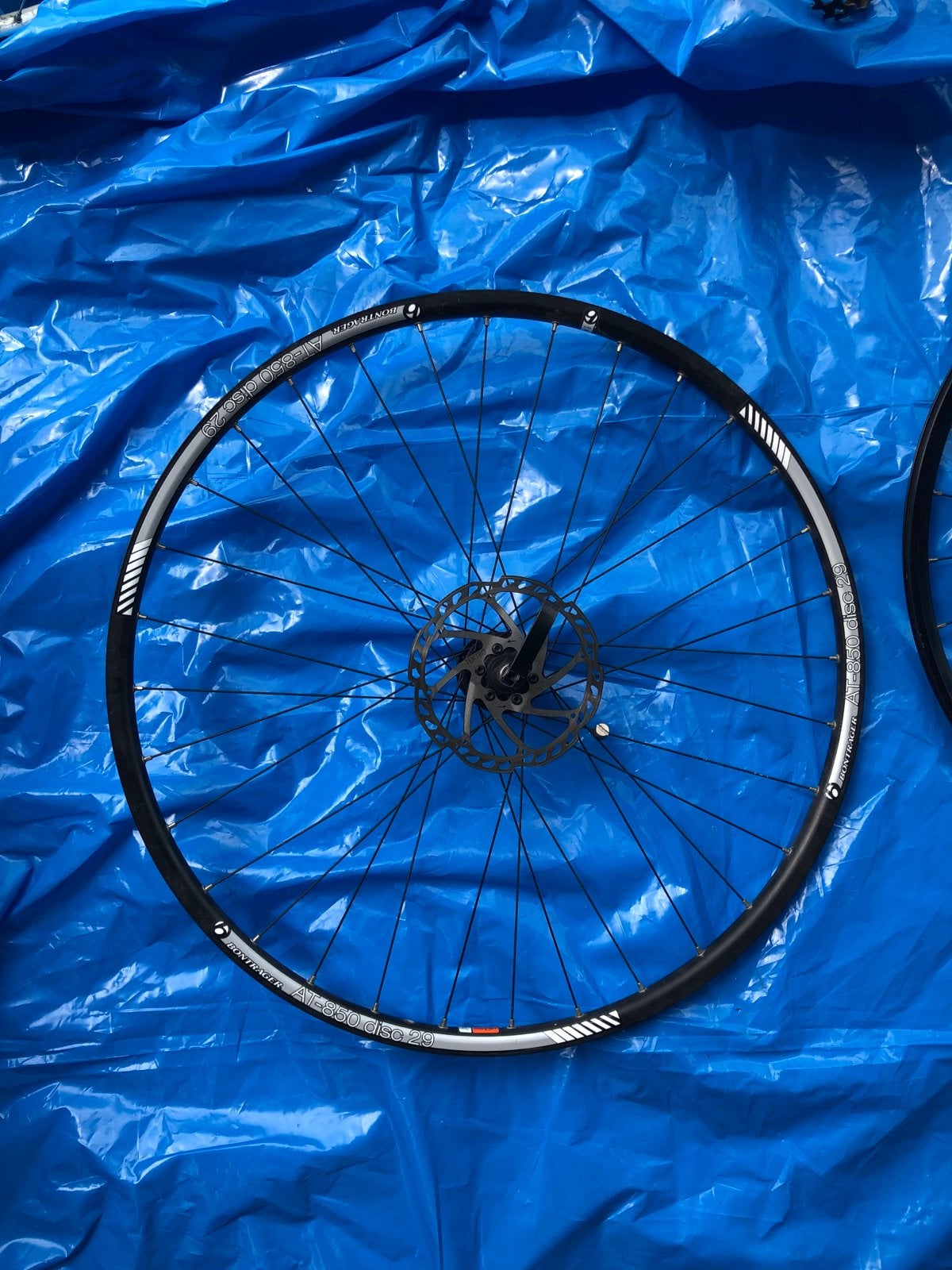 28/29 inch Bontrager AT-850 voorwiel schijfrem + binnenband, Gebruikt, Aluminium, Mountainbike, Ophalen