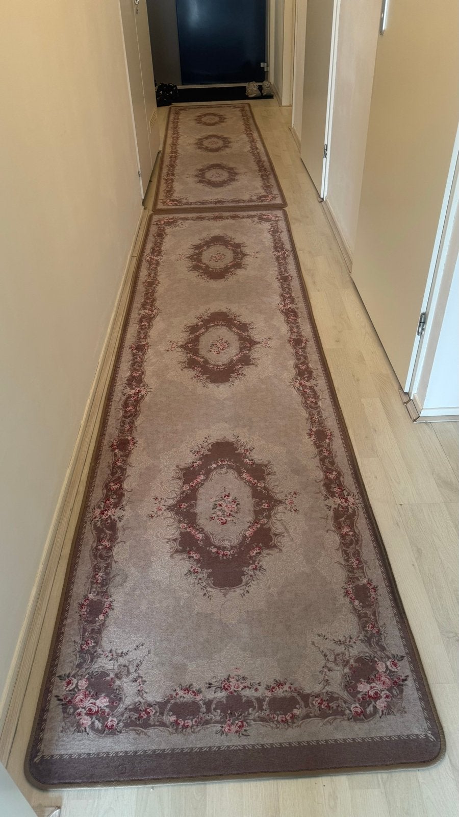 Twee lopers met bloemmotief 300 cm bij 80 cm per stuk, Minder dan 50 cm, Gebruikt, Bruin, 200 cm of meer
