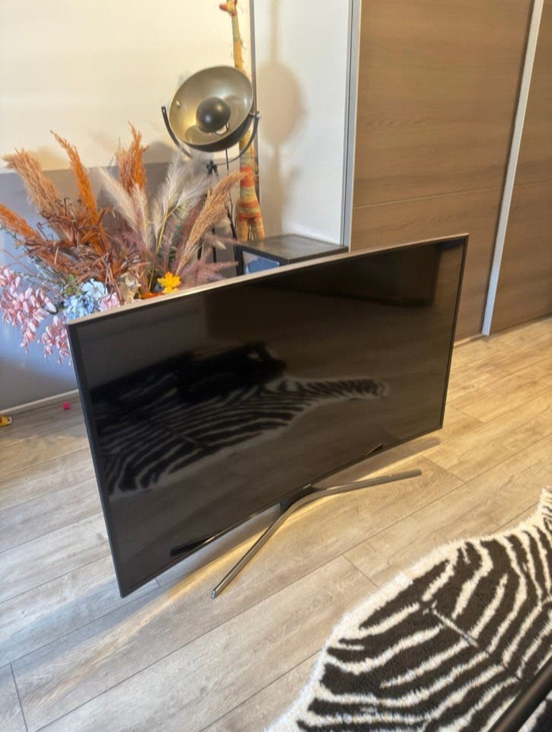 55" 4K SMART TV Samsung op voet, Ophalen, 50 Hz, Samsung, 100 cm of meer