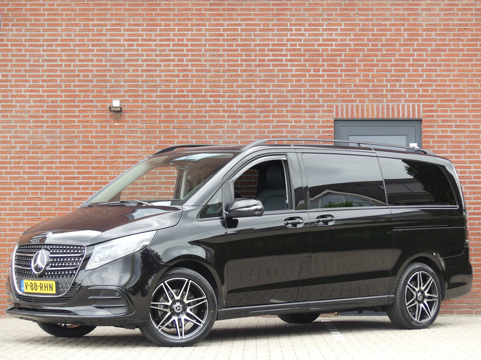Mercedes-Benz V-Klasse 300d Lang AMG 4-Matic Dubbel Cabine S, Auto's, Automaat, Dealer onderhouden, Achterwielaandrijving, Gebruikt