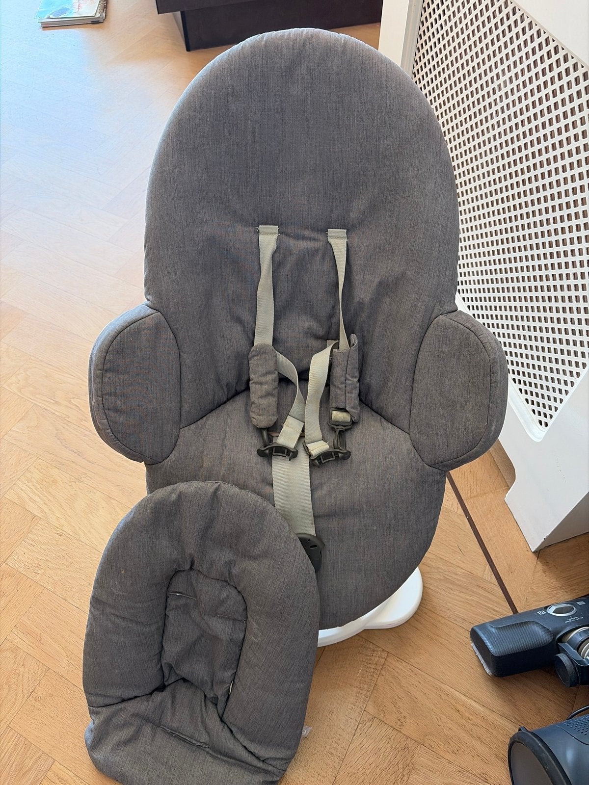 Stokke wipstoel met gordel en verstelbaar, Kinderen en Baby's, Wipstoeltjes, Gebruikt, Wipstoel, Met gordel(s) of riempje(s), Ophalen