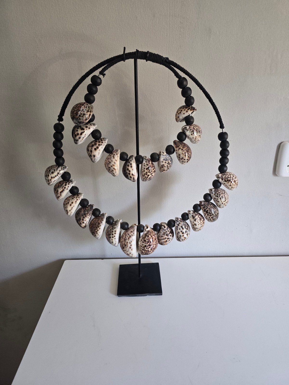 Decoratieve Schelpenketting op Standaard, Meerkleurig, Boho, Ophalen of Verzenden, Zo goed als nieuw