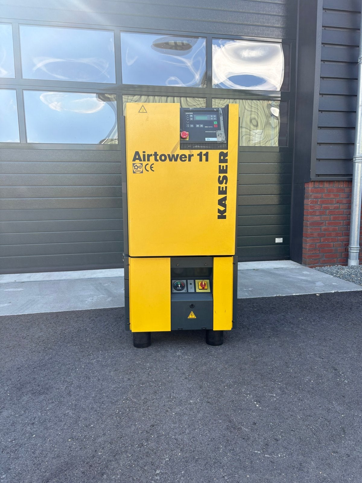 Kaeser Airtower 11 Schroefcompressor met Droger, Ophalen, Geluidgedempt, Gebruikt, 800 liter/min of meer