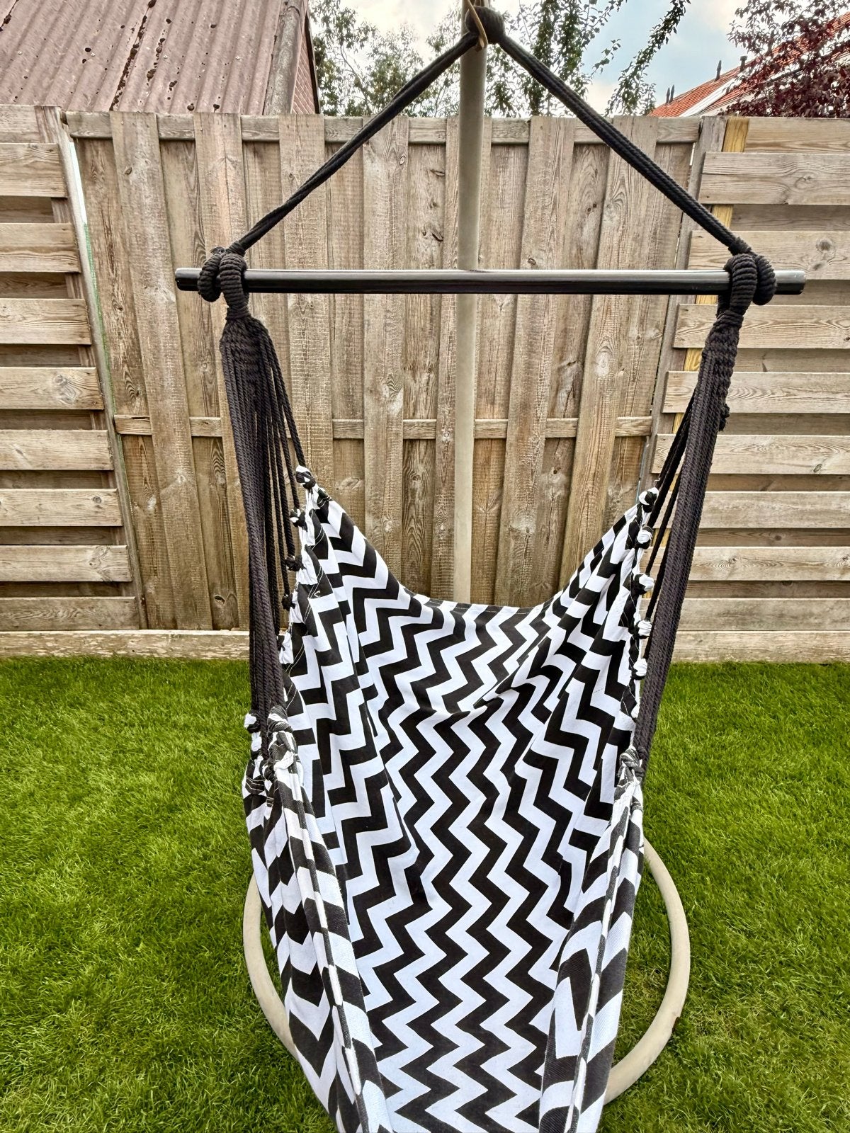 Comfortabele hangstoel- Zwart/Wit zigzag (zonder standaard), Binnen, Ophalen of Verzenden, Zo goed als nieuw, Met standaard