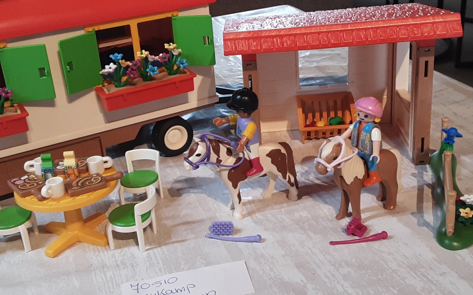 70510 ponykamp met woonwagen, Complete set, Voertuig, Ophalen of Verzenden, Zo goed als nieuw