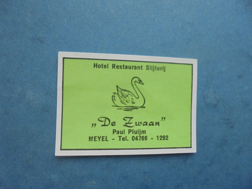 Oud lucifermerk Hotel Slijterij De Zwaan MEIJEL Paul Pluijm, Verzamelen, Rookartikelen, Aanstekers en Luciferdoosjes, Zo goed als nieuw