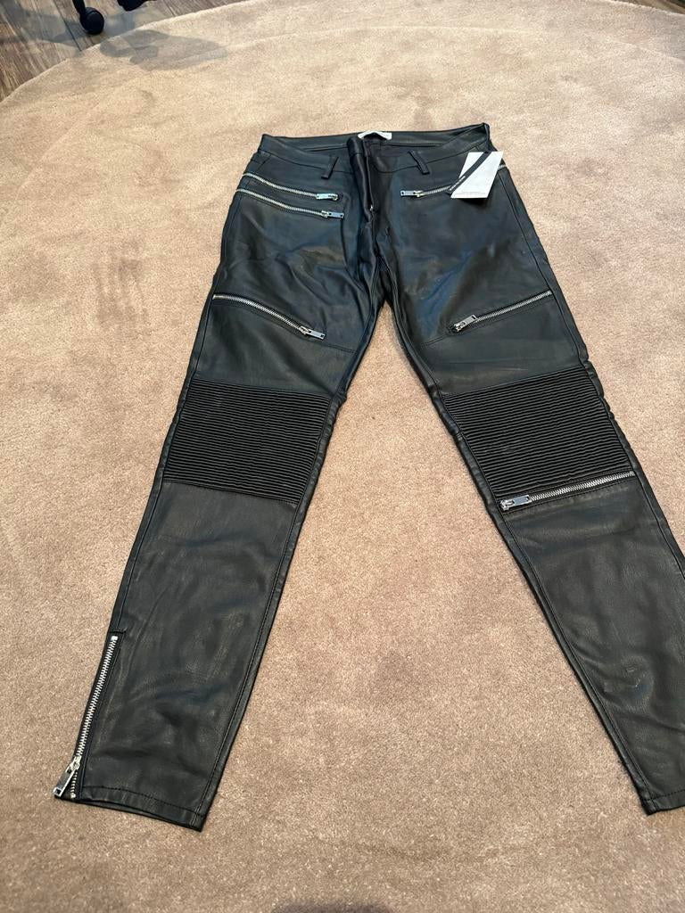 Nieuwe Zara leren broek met ritsen, Kleding | Dames, Broeken en Pantalons, Maat 38/40 (M), Beige, Ophalen of Verzenden, Zo goed als nieuw
