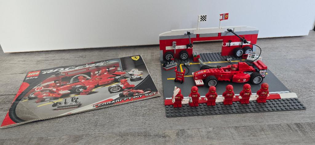 Lego 8375 F1 Ferrari pit set incl 7 poppetjes compleet, Gebruikt, Lego, Ophalen of Verzenden, Complete set