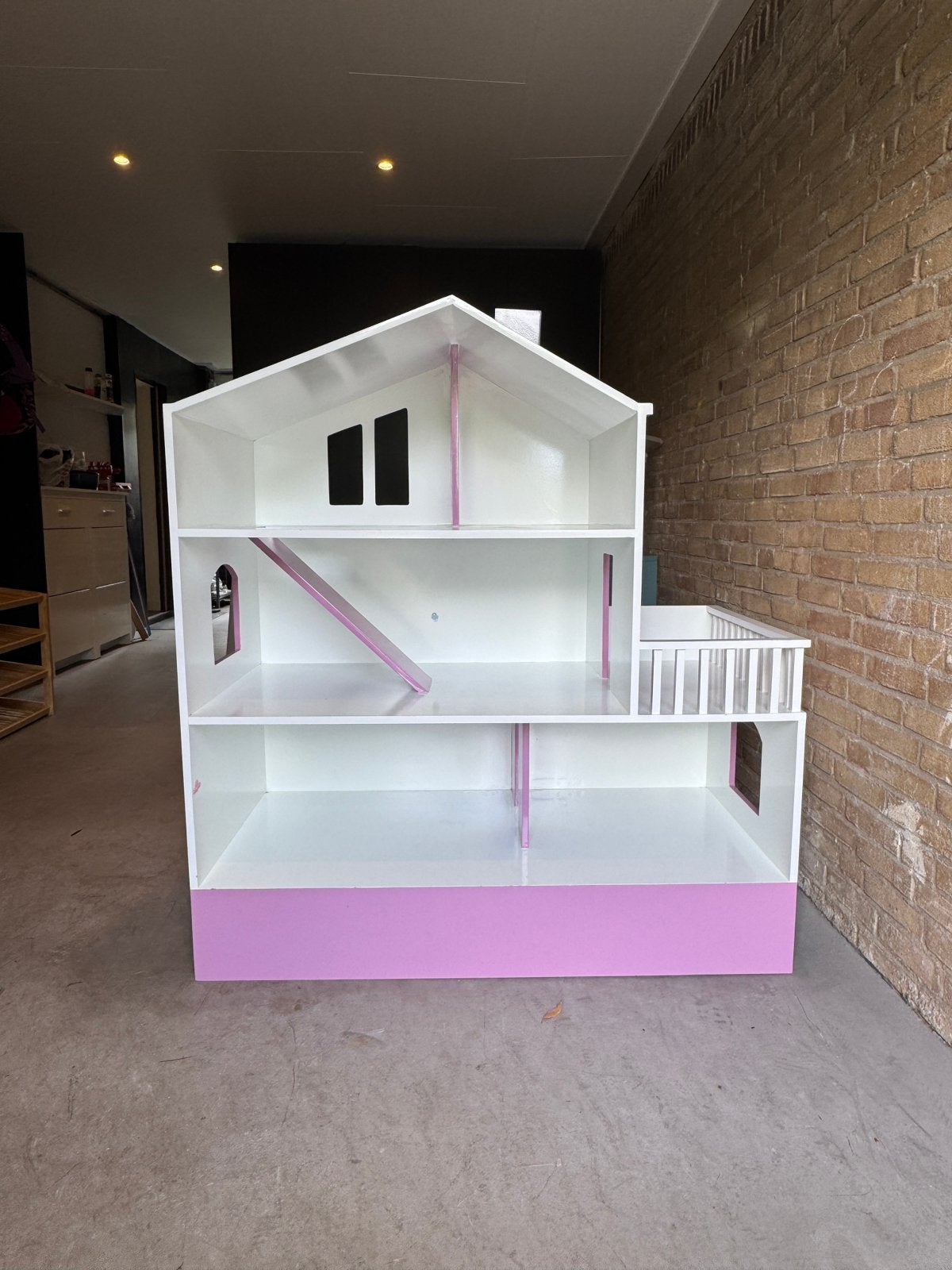 Massief houten Barbie huis, Ophalen, Zo goed als nieuw, Poppenhuis