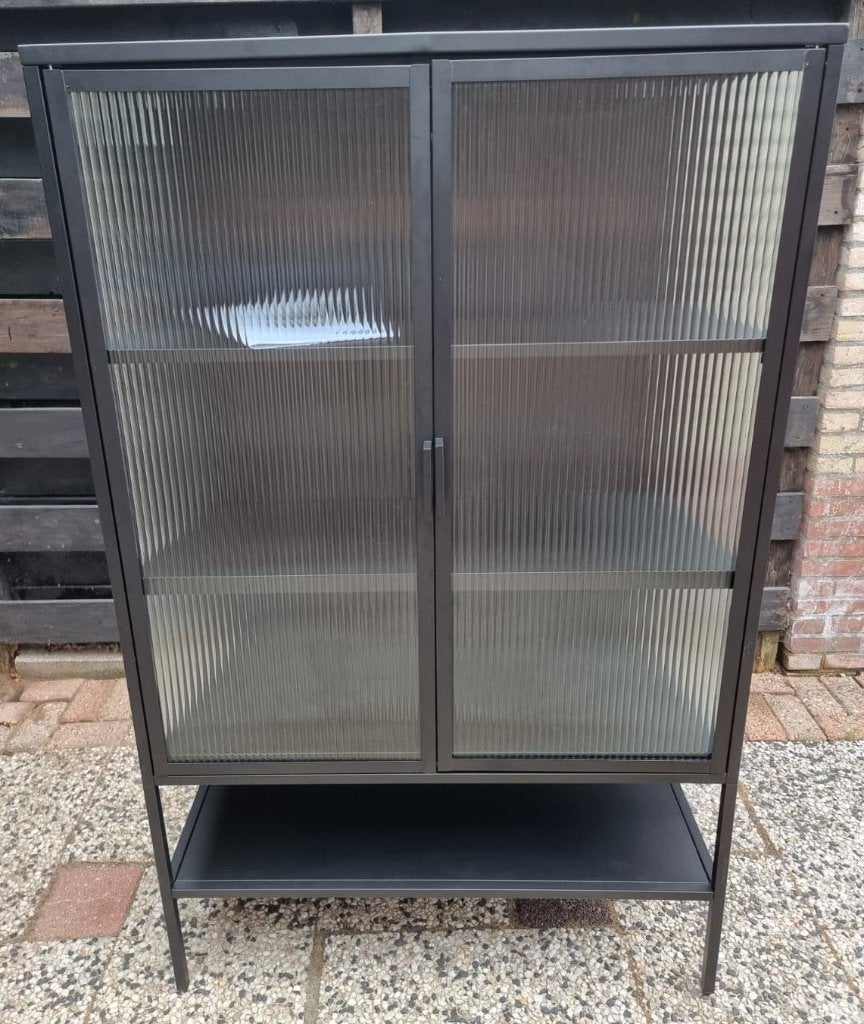 Nieuwe zwarte vitrinekast met geribbeld glas, Ophalen, Met plank(en), Modern, industrieel, 100 tot 150 cm