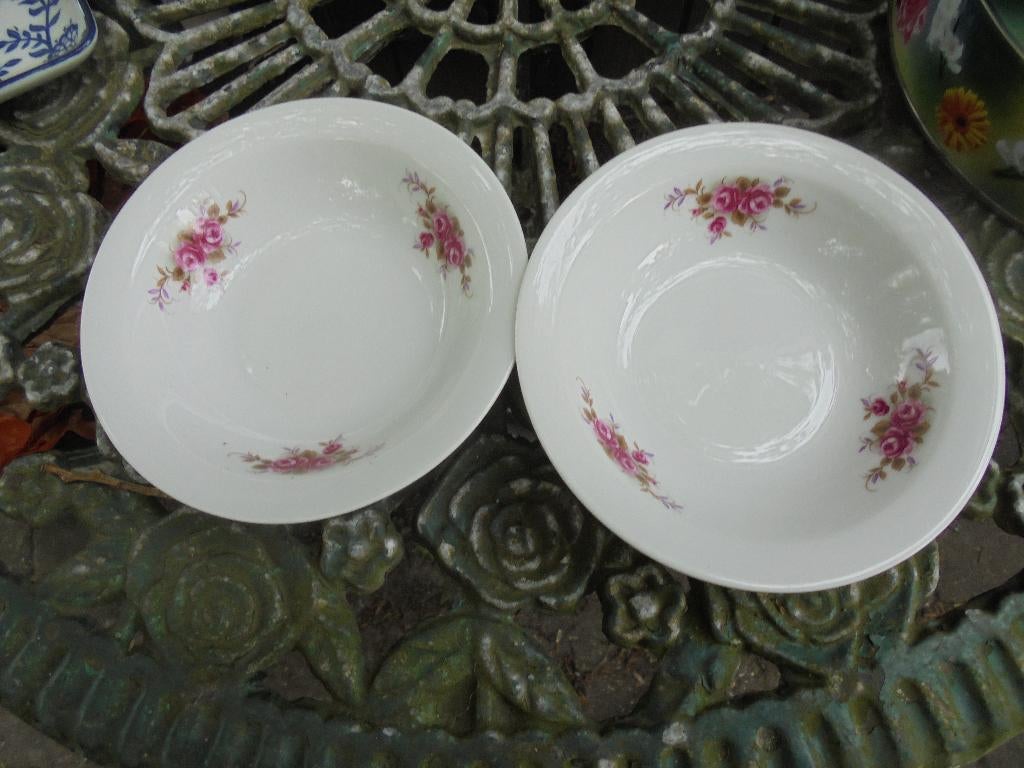 2 kleine schaaltjes, iets diep Royal Schwabap roze roosjes, Antiek en Kunst, Antiek | Servies los, Ophalen of Verzenden