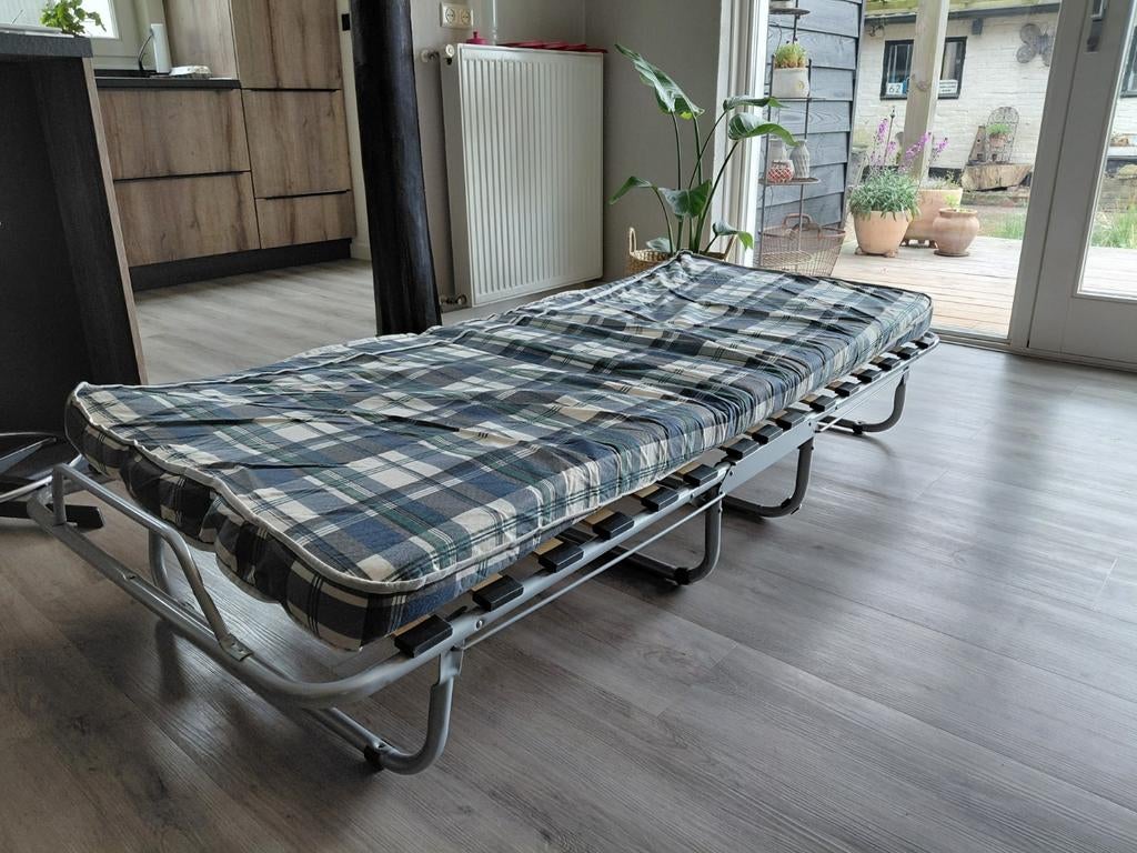 Logeerbed opklapbaar, Huis en Inrichting, Ophalen, Gebruikt, Eenpersoons, Wit