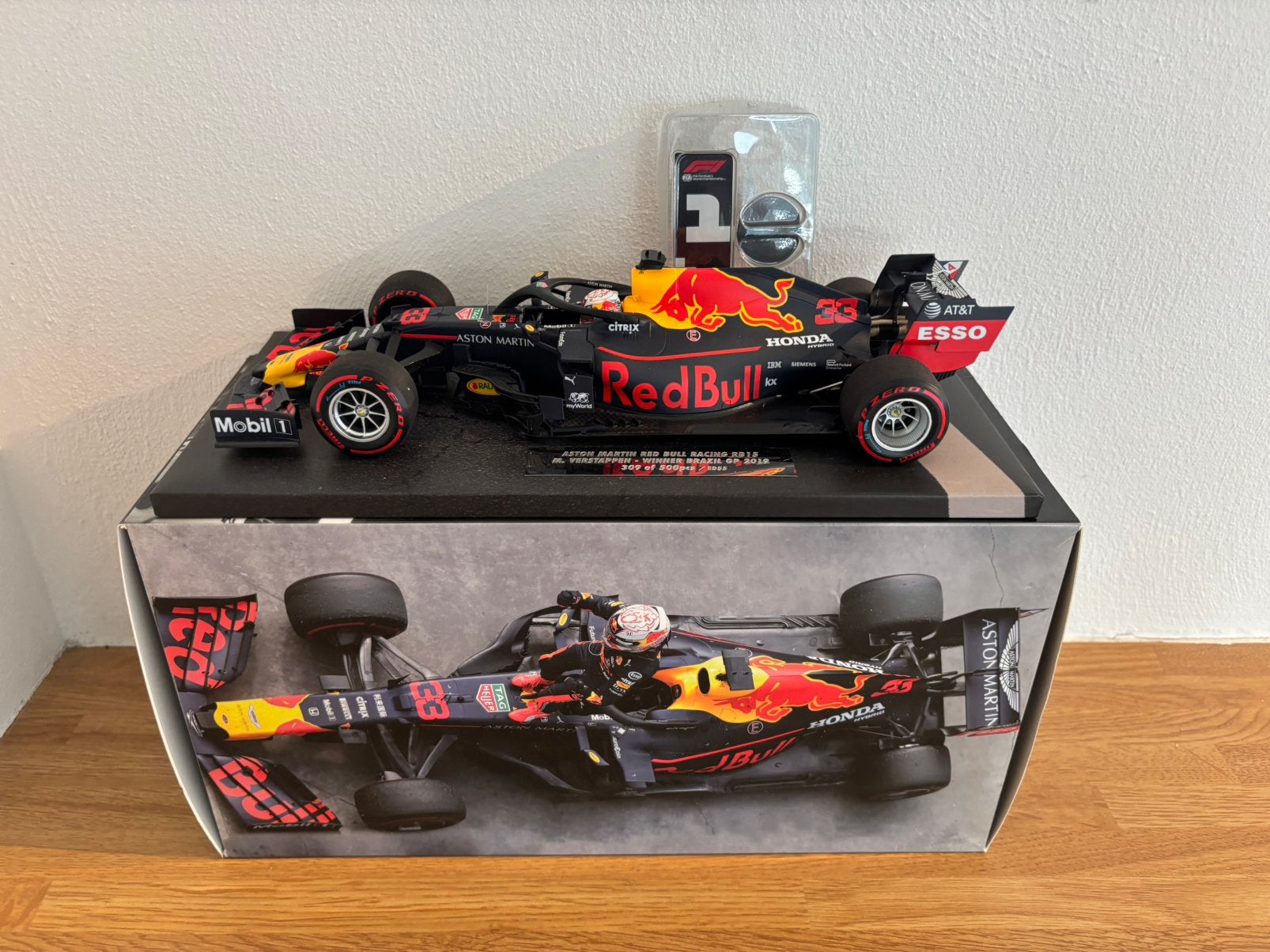 Max verstappen RB15 winner brazilie 2019 1:18 model, Ophalen of Verzenden, Zo goed als nieuw, Formule 1