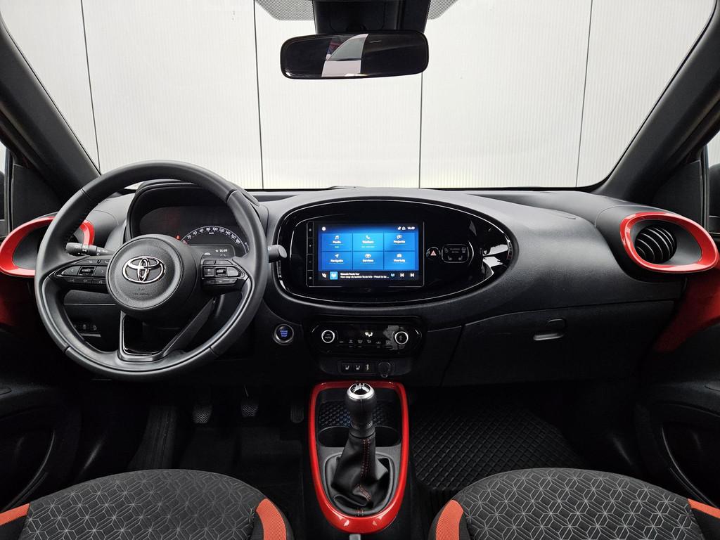 Toyota Aygo X 1.0 VVT-i MT Premium Special | Parkeersensoren, Voorwielaandrijving, Gebruikt, Euro 6, 4 stoelen