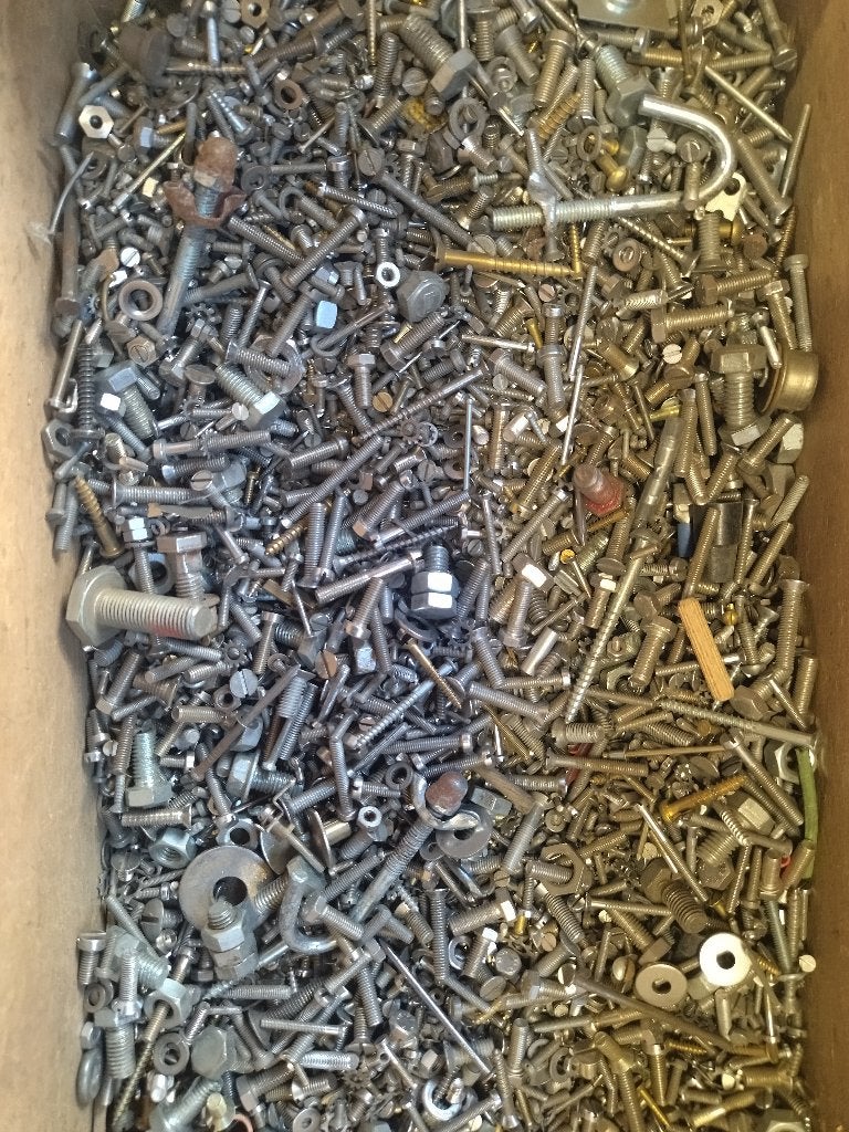 GRATIS  10 kg schroeven, bouten, beugeltjes, Doe-het-zelf en Verbouw, Ophalen, Nieuw, Overige metalen