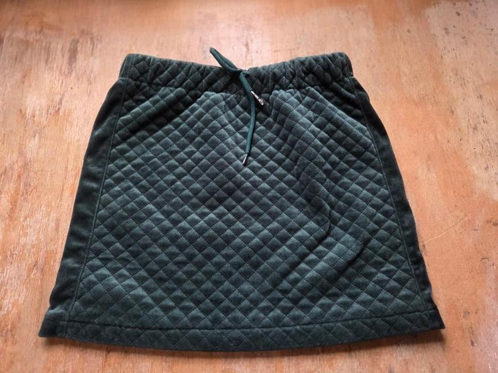 Mooi groen velours rokje maat 134/140 van JM, Kinderen en Baby's, Kinderkleding | Maat 176, Ophalen of Verzenden, Zo goed als nieuw