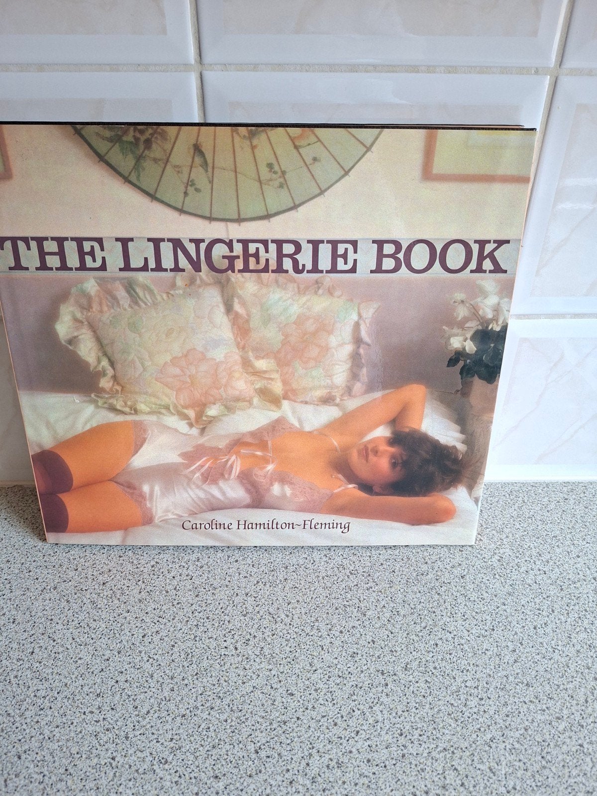 the lingerie book by Caroline Hamilton, Ophalen of Verzenden, Zo goed als nieuw, Overige onderwerpen, Caroline Hamilton