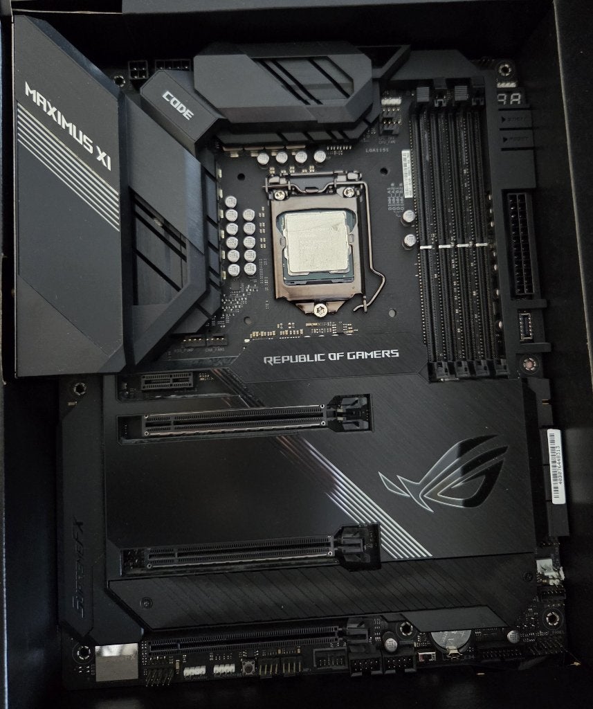 ASUS ROG Maximus XI Code + Intel Core i9-9900K, Computers en Software, Gebruikt, LGA 1151, DDR4, Ophalen of Verzenden