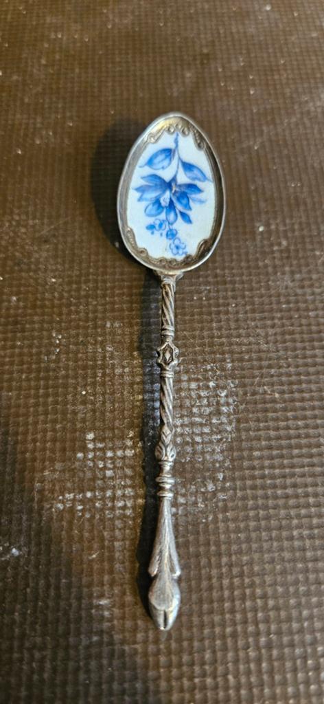 Antieke zilveren lepel met Delfts blauw decoratie, Antiek en Kunst, Ophalen of Verzenden