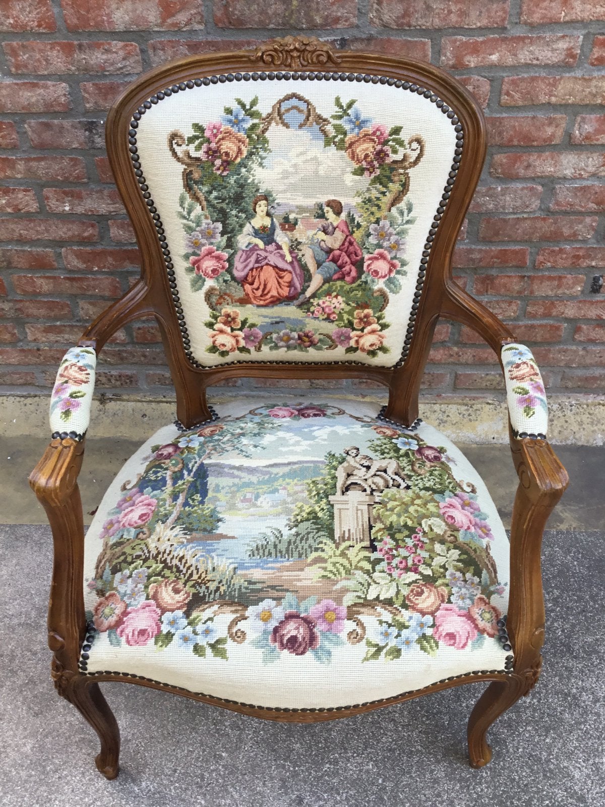 Louis XV antieke stoel met mooie geborduurde afbeelding, Antiek en Kunst, Antiek | Meubels | Stoelen en Banken, Ophalen