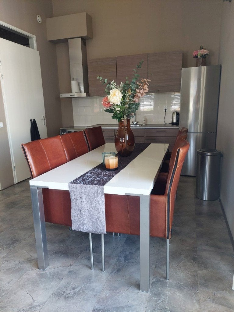 Zes prachtige leren Chairs@Home eetkamerstoelen, Ophalen, Bruin, Leer, Zo goed als nieuw