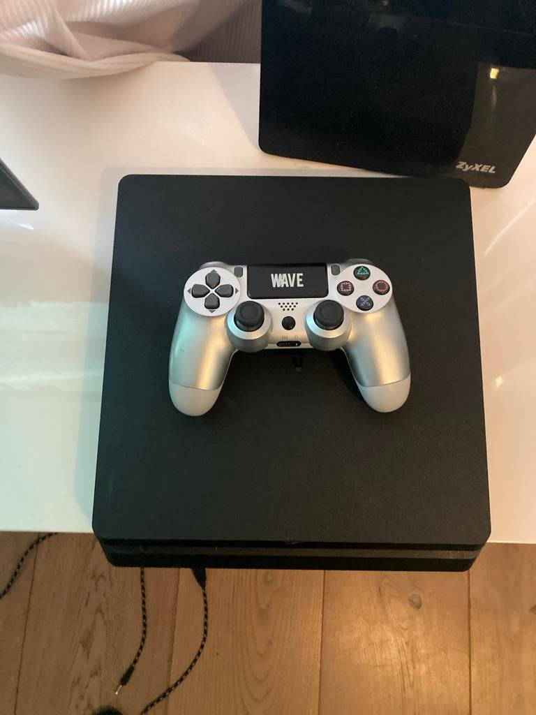 Sony PlayStation 4 Slim met controller - Zo goed als nieuw, Spelcomputers en Games, Spelcomputers | Sony PlayStation 4, Ophalen