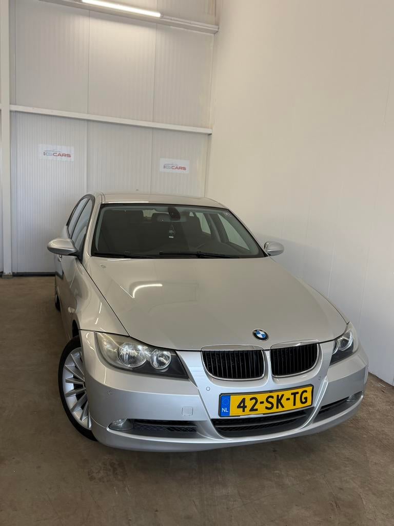 BMW 3-Serie 320i 2.0 Automaat | Trekhaak | Nieuwe ketting!, Auto's, BMW, Achterwielaandrijving, 1995 cc, 4 cilinders, Parkeersensor