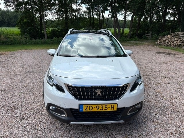 Peugeot 2008 1.2 Puretech 130pk 2019 Wit met trekhaak, Auto's, Voorwielaandrijving, Stof, 1250 kg, Zwart