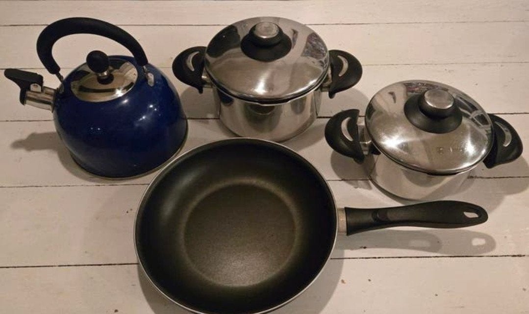 Sola RVS pannen, koekenpan en fluitketel, Met handvatten, Gebruikt, Pannenset, Ophalen of Verzenden